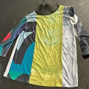Andrea - Geer almost long sleeve top with multi- colored print panels